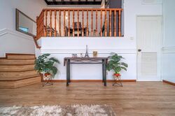 Flora Road (D17), Terrace #460375181